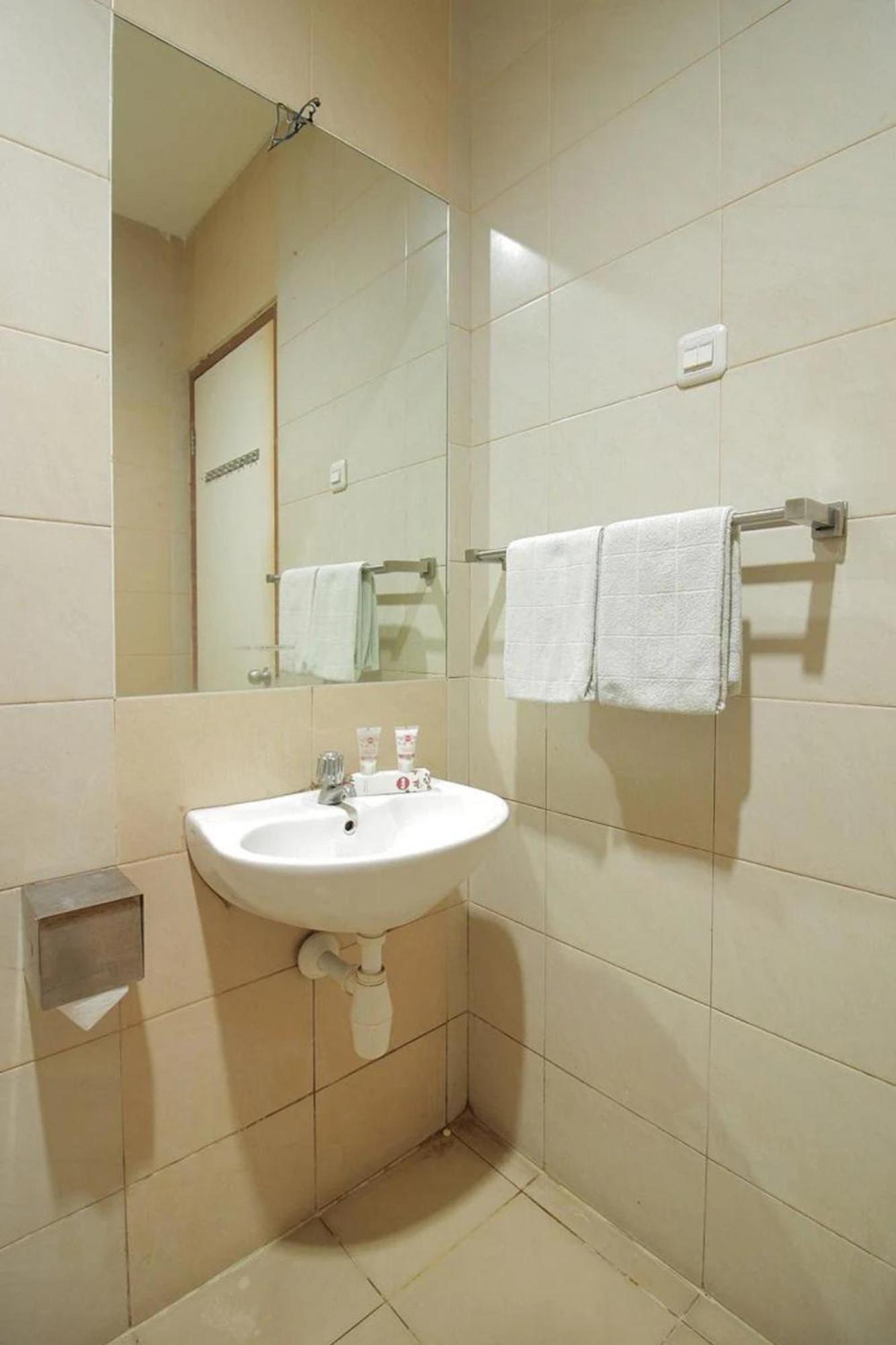 Capital O Galaxy Inn Bandung Luaran gambar
